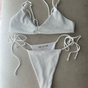 Skatie White Bikini Set in Honeymoon